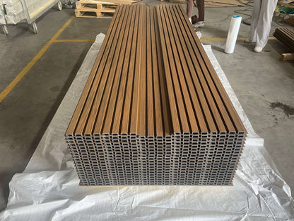 Outdoor Slatted Panel – Oak